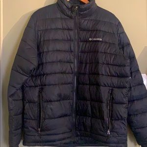 Columbia mens puffer jacket medium weight.